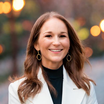 Headshot of Liz Adriano, Ascendify Wellness™ Founder.